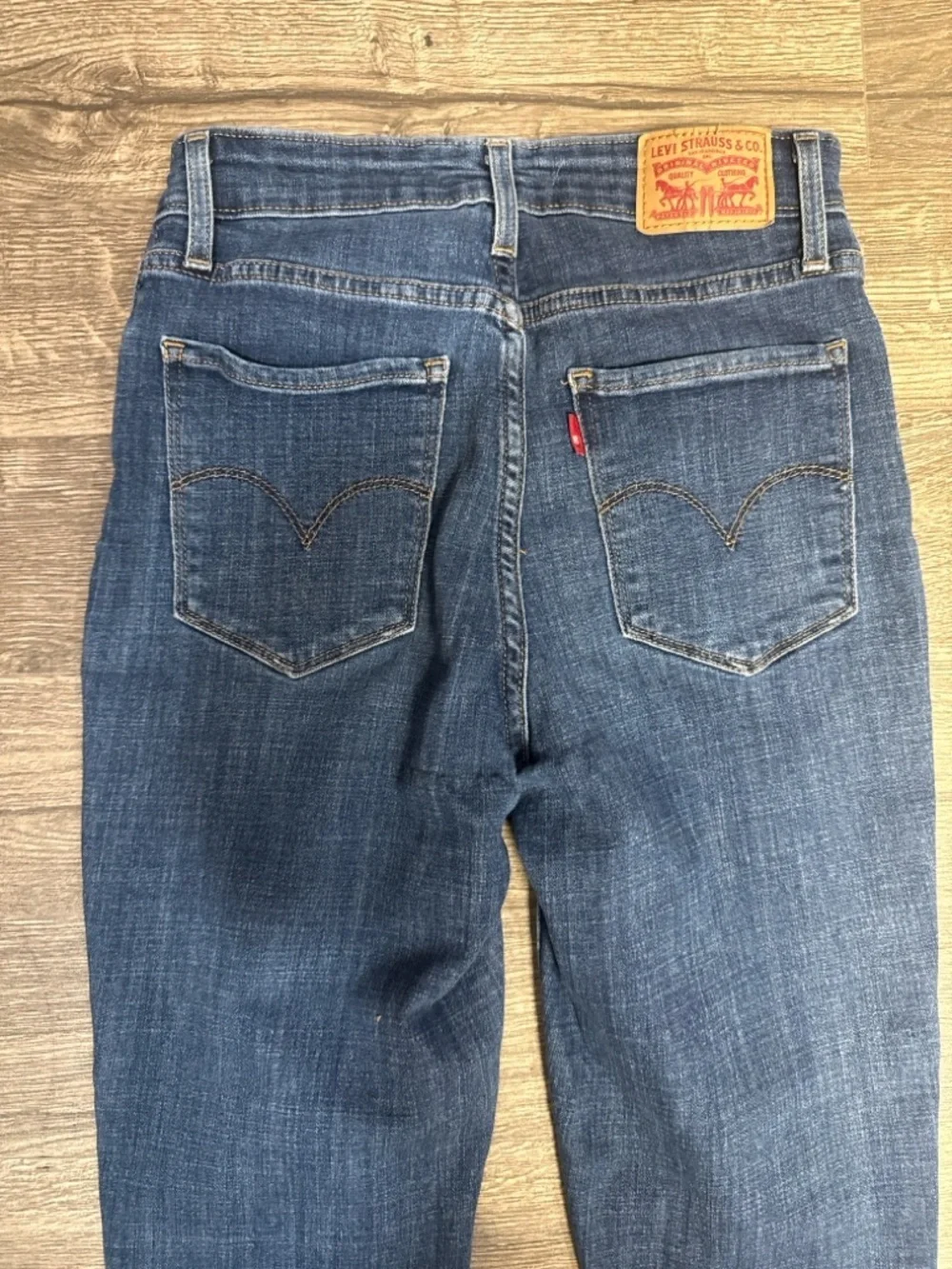 LEVI STRAUSS / CO  Women's Mid Rise Dark Blue Skinny Jeans